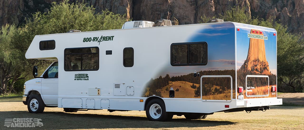 Large size Cruise America RV camper for 7 persons