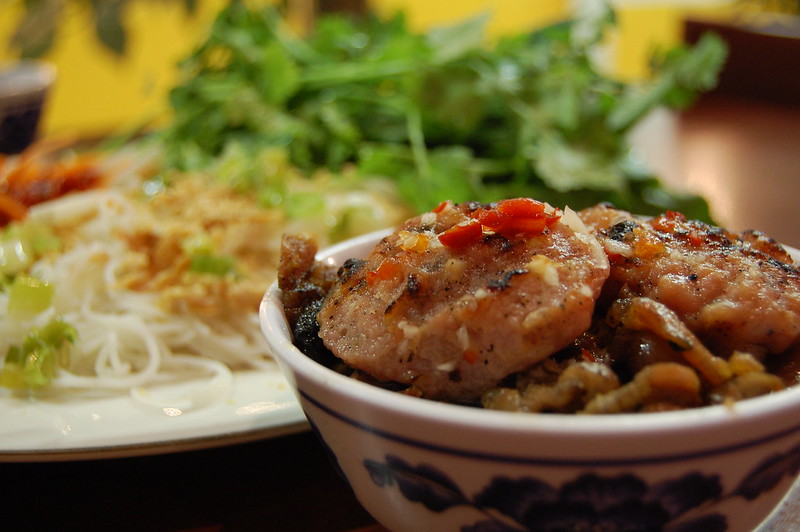 Hanoi-style Vietnamese pork sausages with rice vermicelli is a filling and cheap street food in Hanoi.