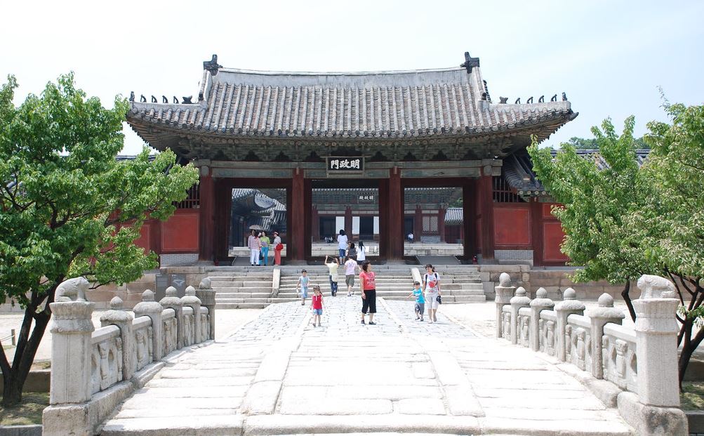 People in front of Jongmyo Shrine in Seoul.