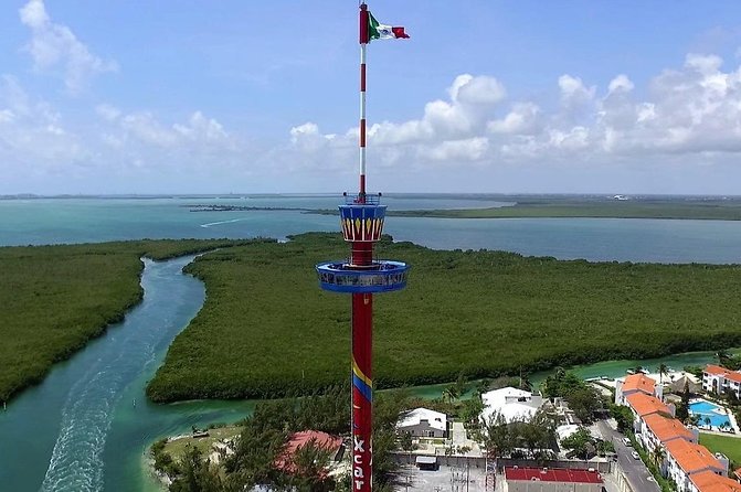 A tower in Cancun with a rotating plaform.