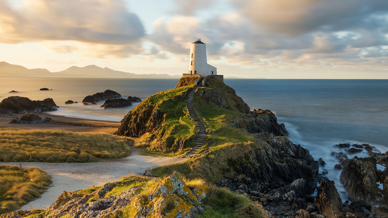 A Guide To Visiting Lighthouses In Anglesey