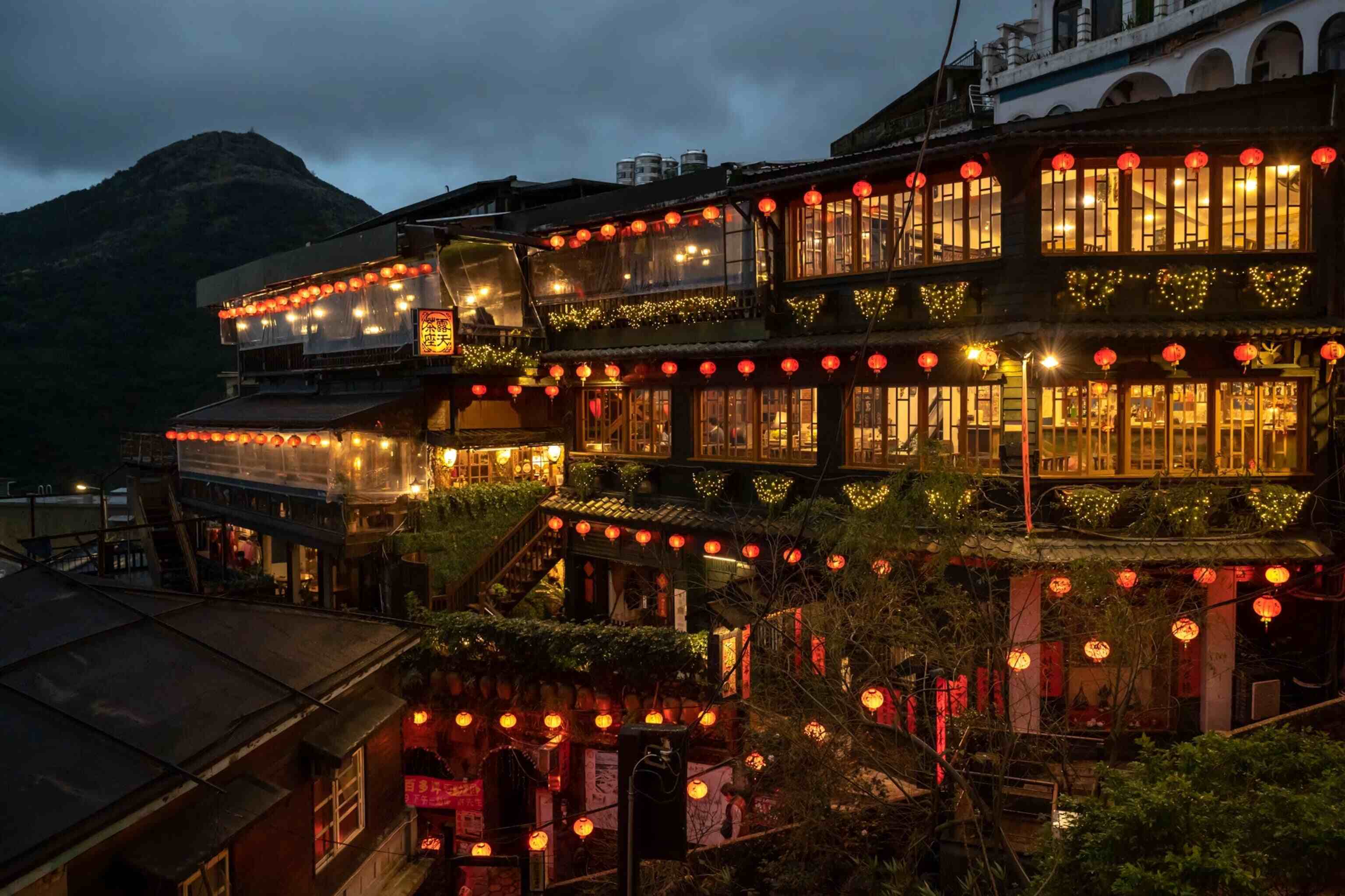 How To Get To Jiufen From Taipei: 4 Easy Ways