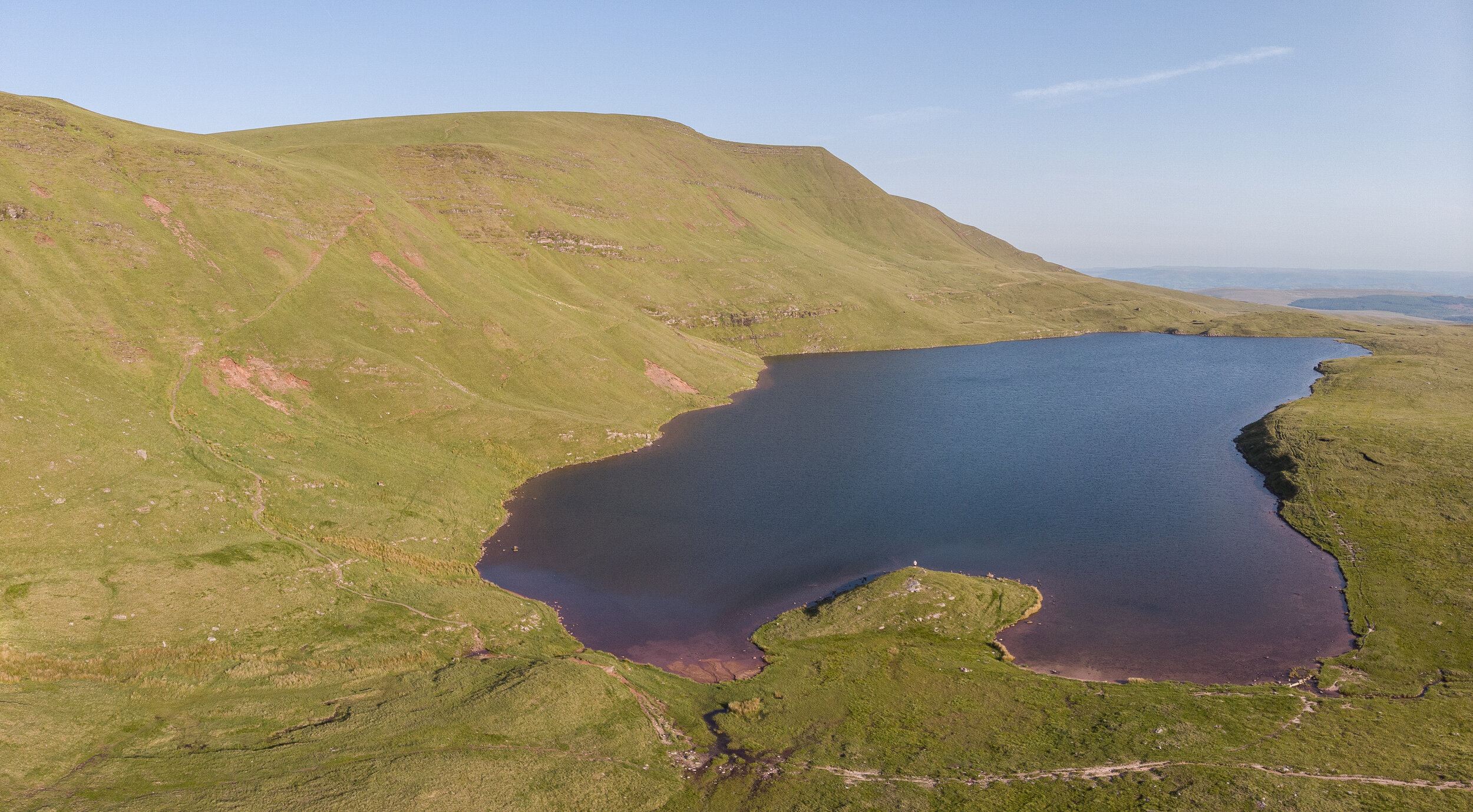 How To Visit Llyn Y Fan Fach & Llyn Y Fan Fawr – 5 Walking Routes