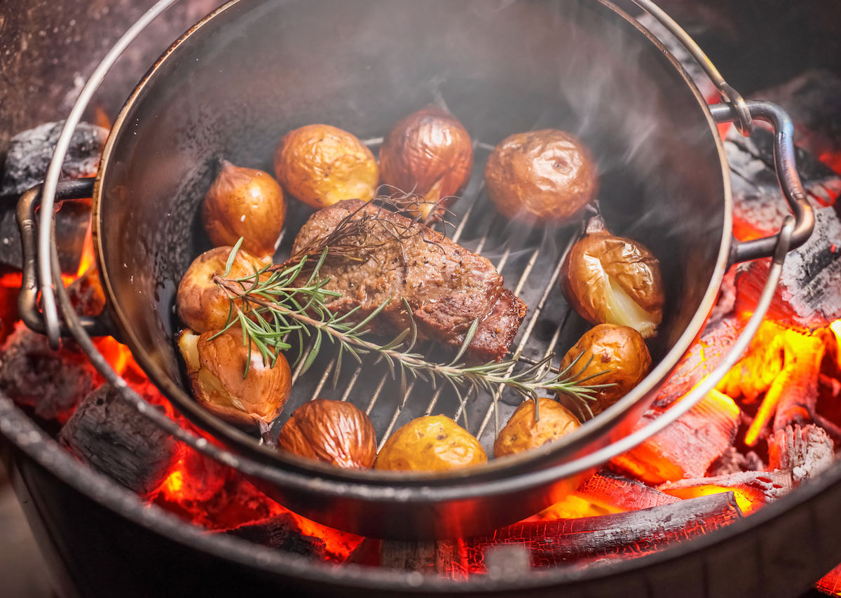The Best Dutch Ovens For Camping Buyers Guide
