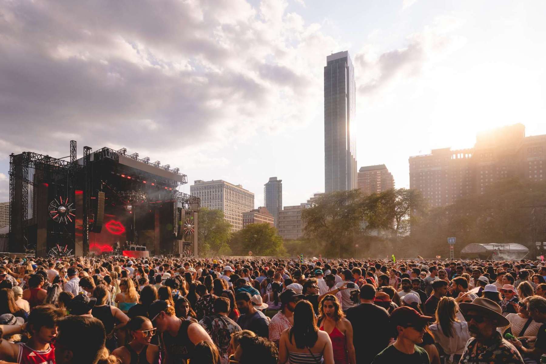 The Ultimate Lollapalooza Packing List: 22 Festival Essentials To Bring