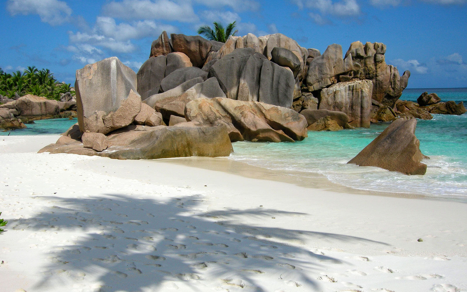 Anse Cocos On La Digue Island – How To Get Here & What To Expect