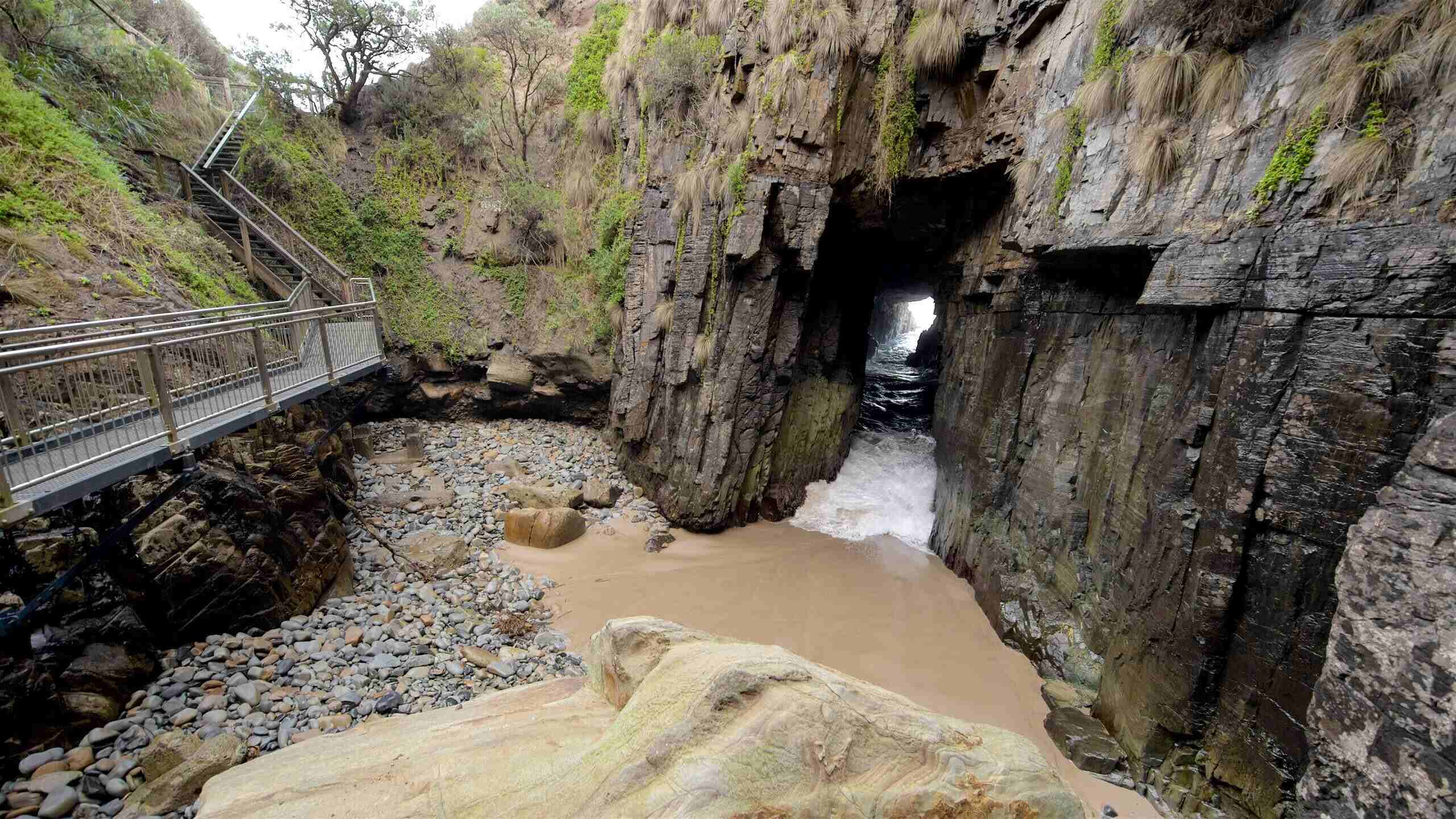 Guide To Visiting The Remarkable Cave In Tasmania