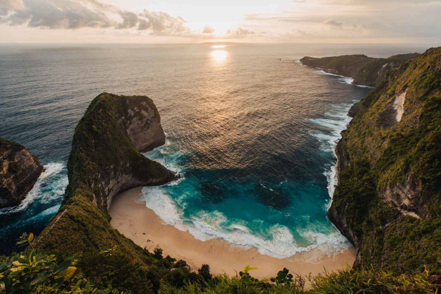 Kelingking Beach Nusa Penida – Epic T-Rex Beach & Viewpoint