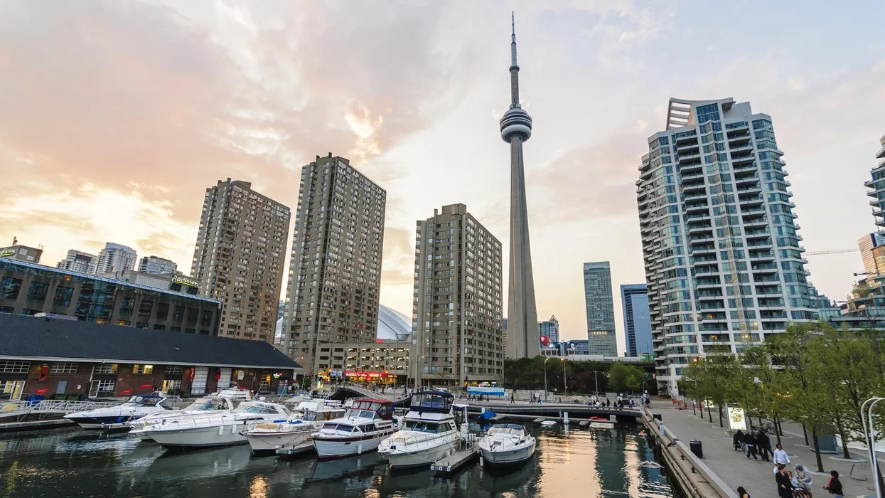 Where To Stay In Toronto: 5 EXCELLENT Areas