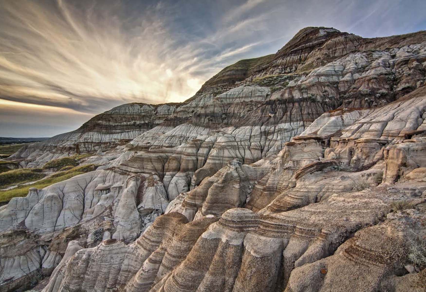 Dinosaur Provincial Park – Glamping Tour In The Alberta Badlands