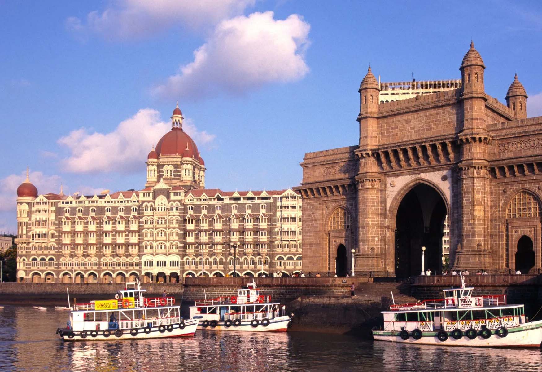 How To Visit Mumbai On JUST $10 A Day!