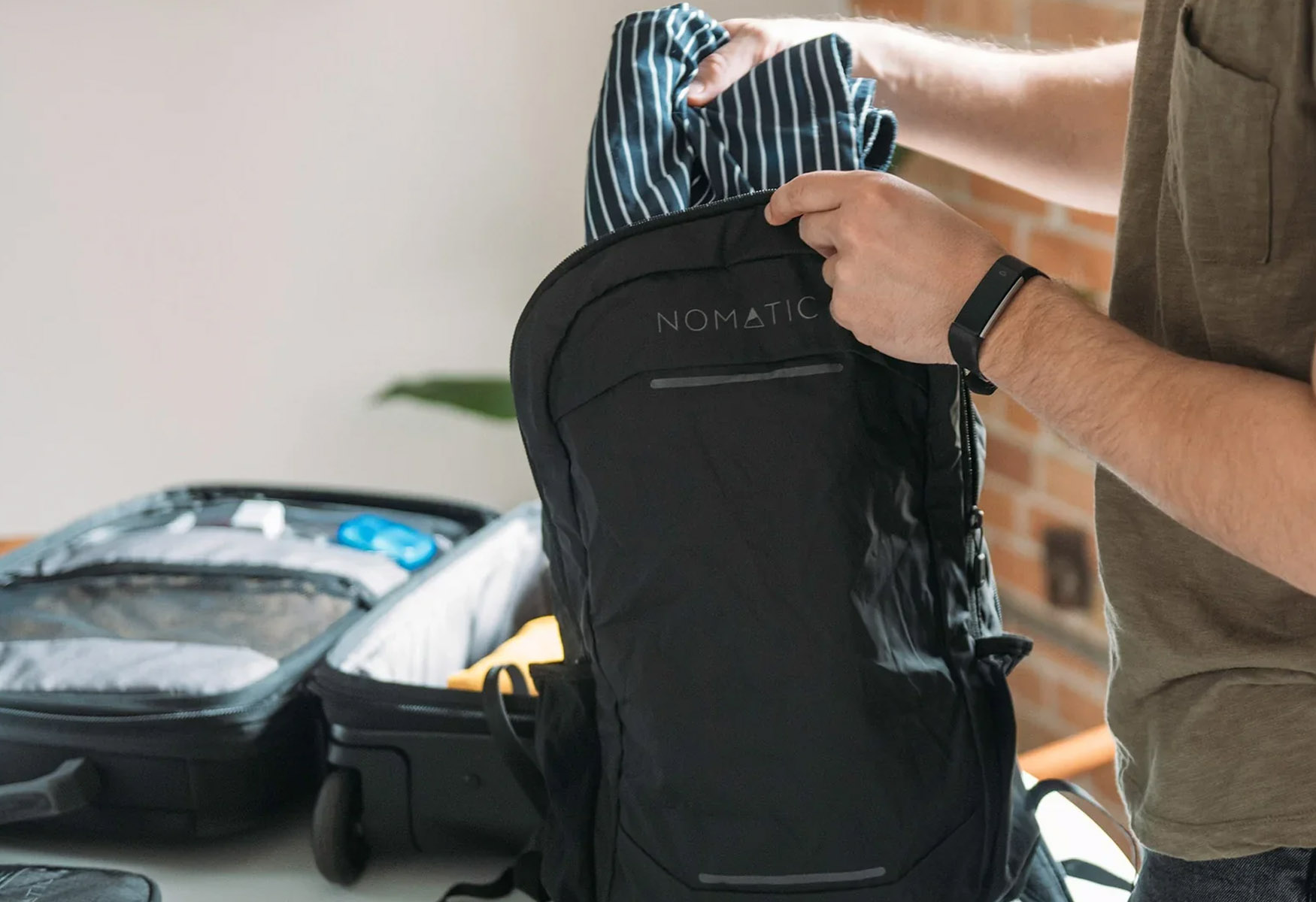 Nomatic Navigator Collapsible 16L Pack Review – HONEST Run Down