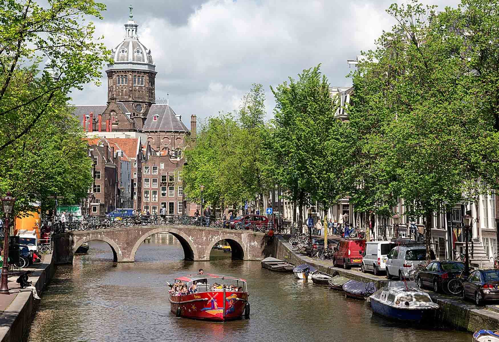 Travel To The Netherlands On A Budget (Travel Guide)