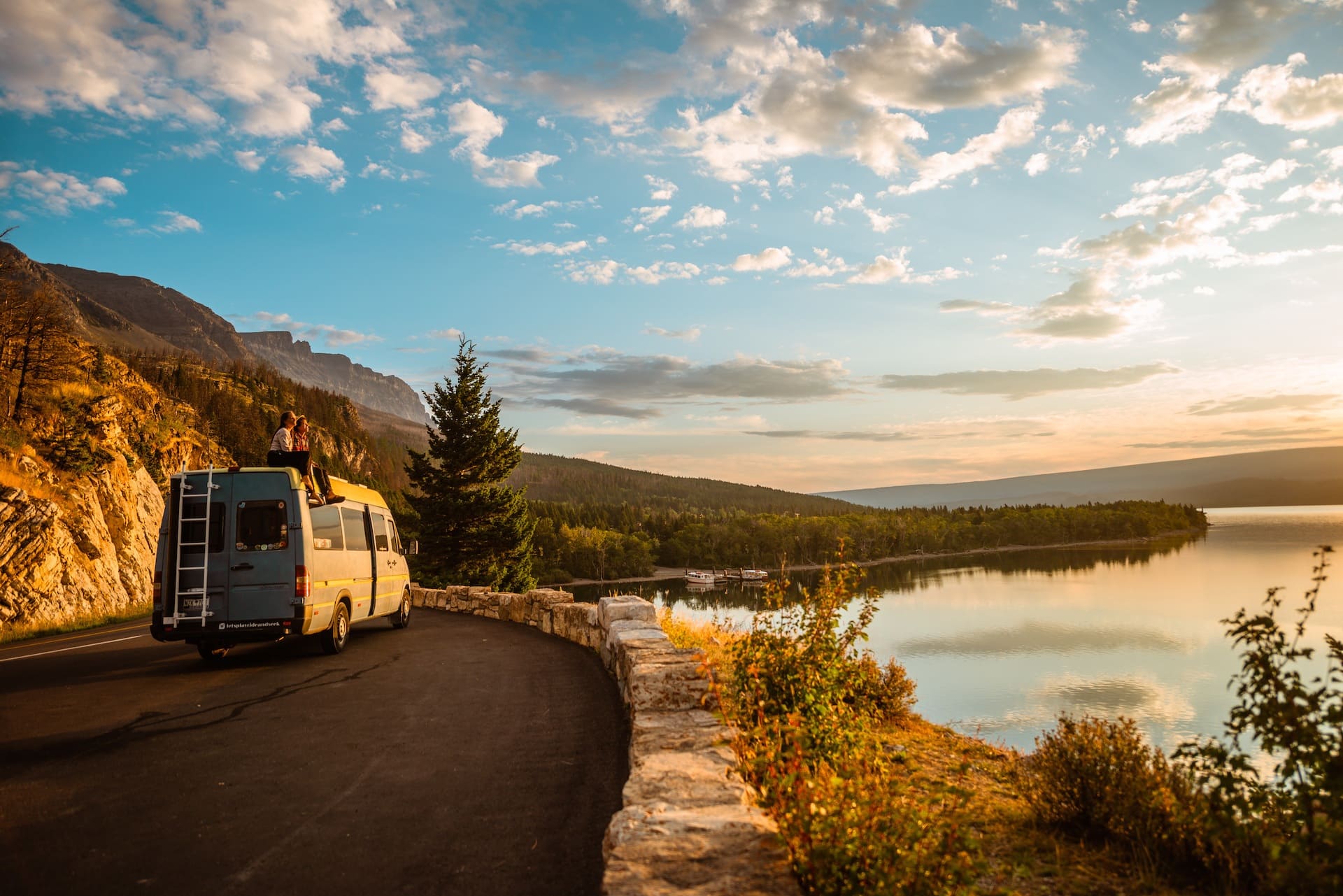 best-road-trip-vans-how-to-pick-camper-van-rentals-in-the-usa