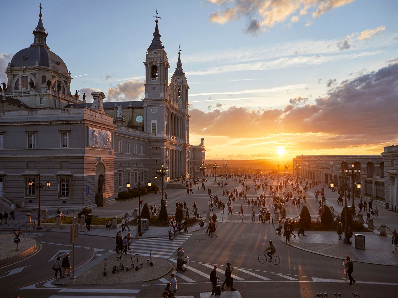 EPIC Backpacking Madrid Travel Guide