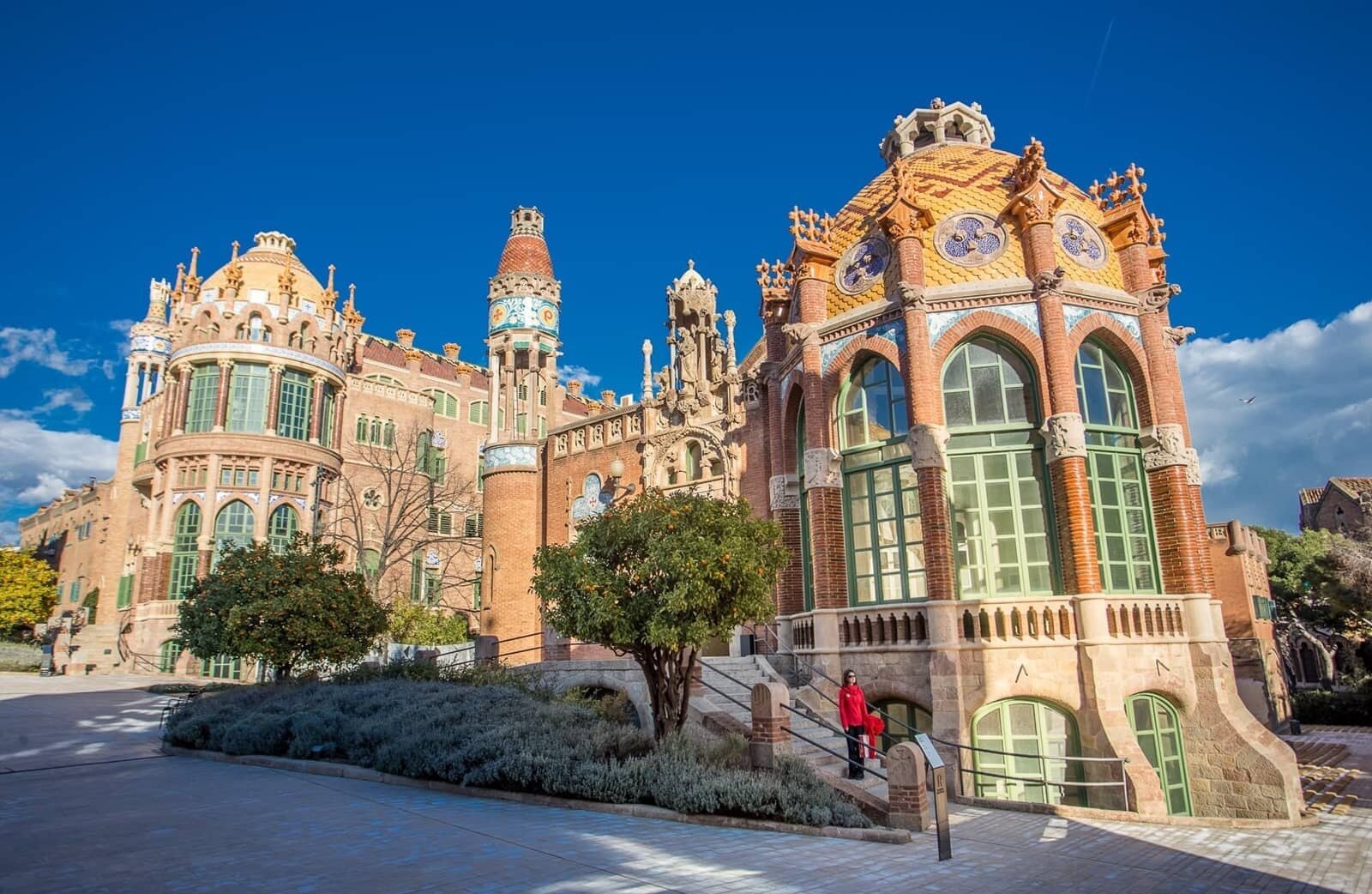 IN-DEPTH Travel Guide: Backpacking Barcelona