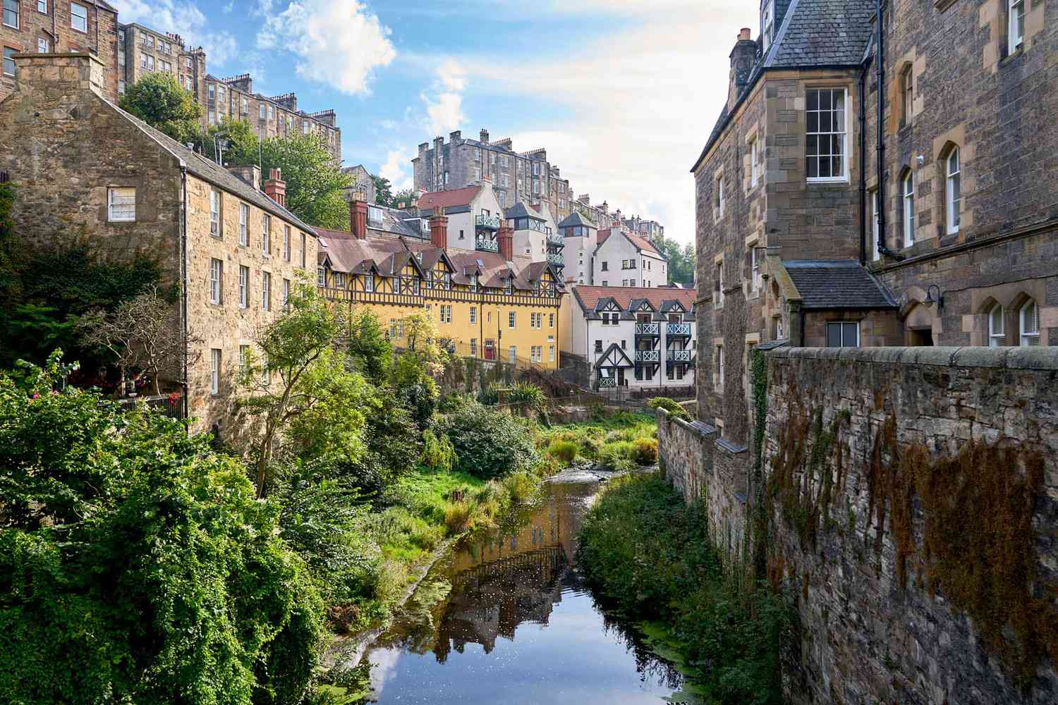 IN-DEPTH Travel Guide: Backpacking Edinburgh