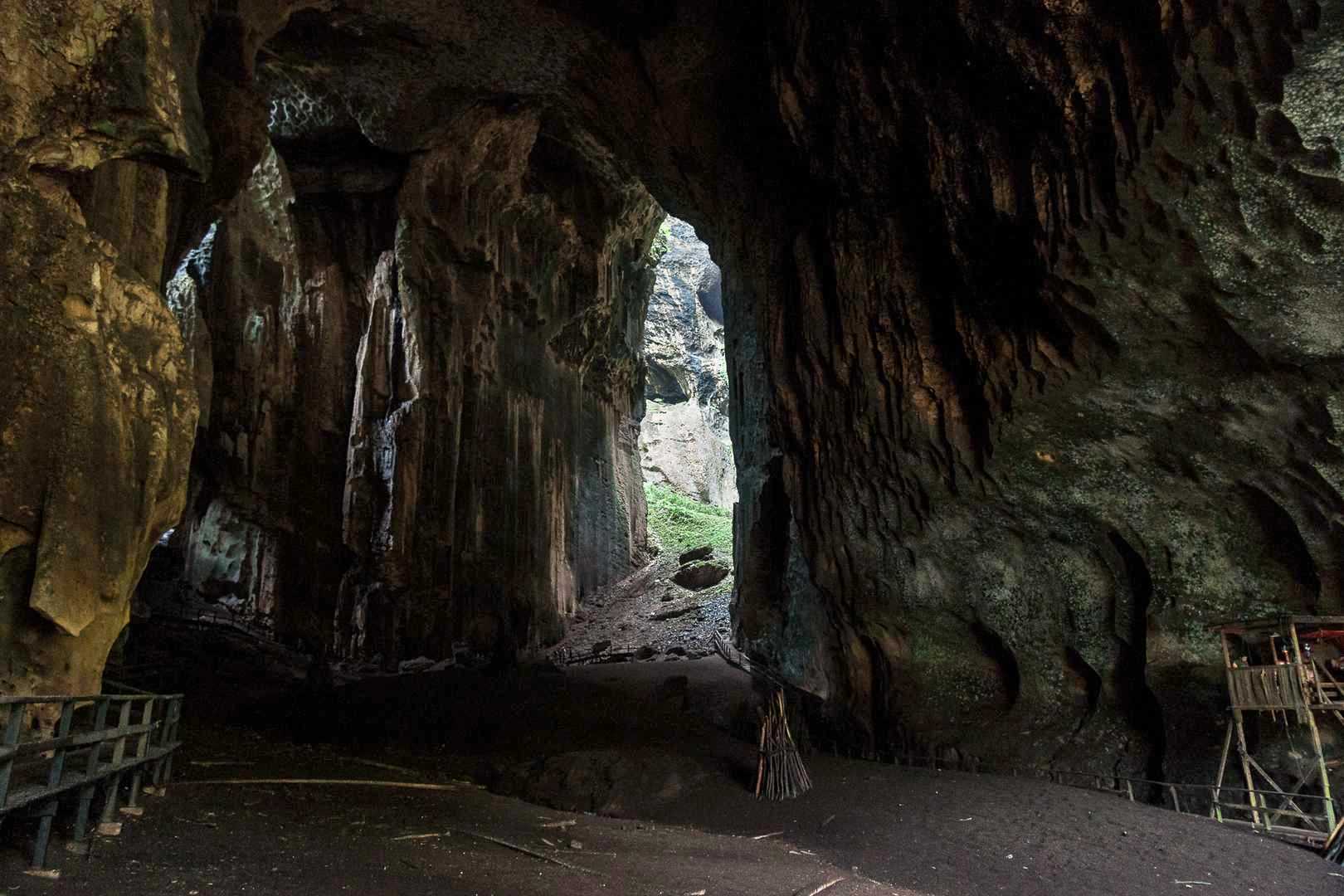 Kinabatangan Caves – Elephant Trail Hike To Sukau Caves