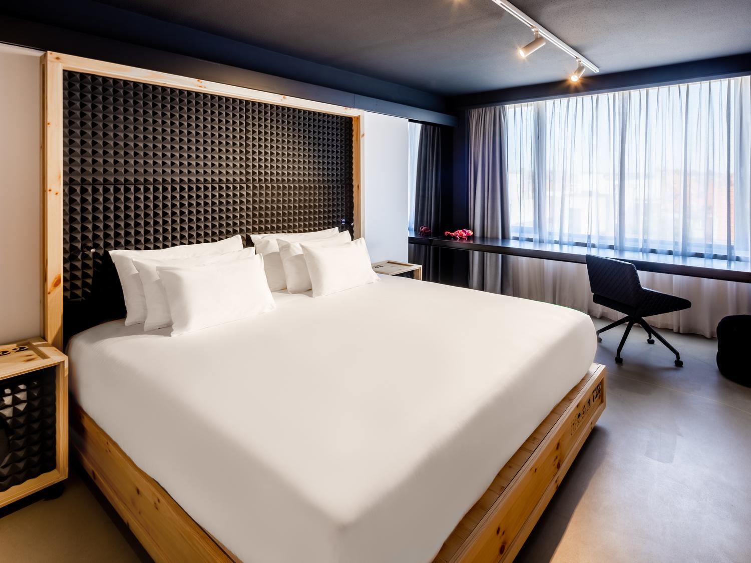 where-to-stay-in-brussels-9-hostels-and-hotels-for-every-price-range